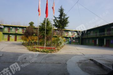 新乡辉县市景区附近8000平米拓展训练基地使用权转让或出租XX1371