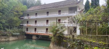 重庆黑山谷5560平米度假山庄使用权出租