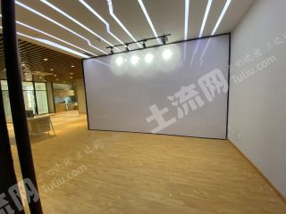 济南三庆财富广场253平米写字楼使用权出租，2.5元/天/㎡