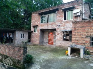 重庆巴南区120平米农家庭院带渔塘经营权出租