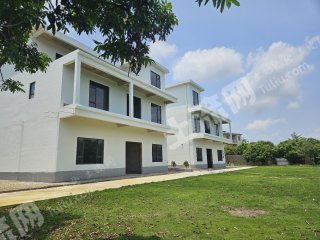 九龙峰3600平米院子带2栋别墅使用权流转