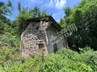 重慶巴南區(qū)75平宅基地轉(zhuǎn)讓，門前溪流