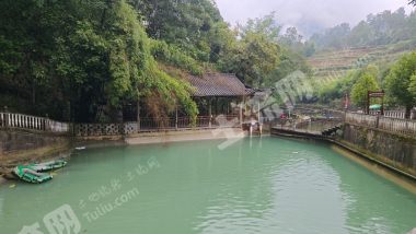 重庆彭水苗族土家族自治县2000平方米度假山庄使用权转让